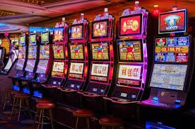 Tampilan aplikasi bandar36 di ponsel dengan berbagai permainan casino dan sportsbook